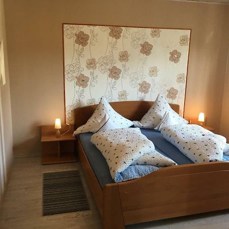 Ferienwohnung Martina Zell an der Mosel Bagian luar foto
